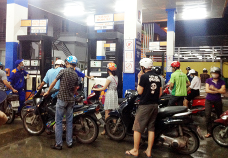 Ministry requires petrol prices cut on world downward trend